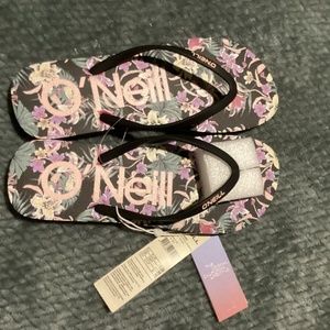 Women’s O’Neill flip-flops are size 9/10